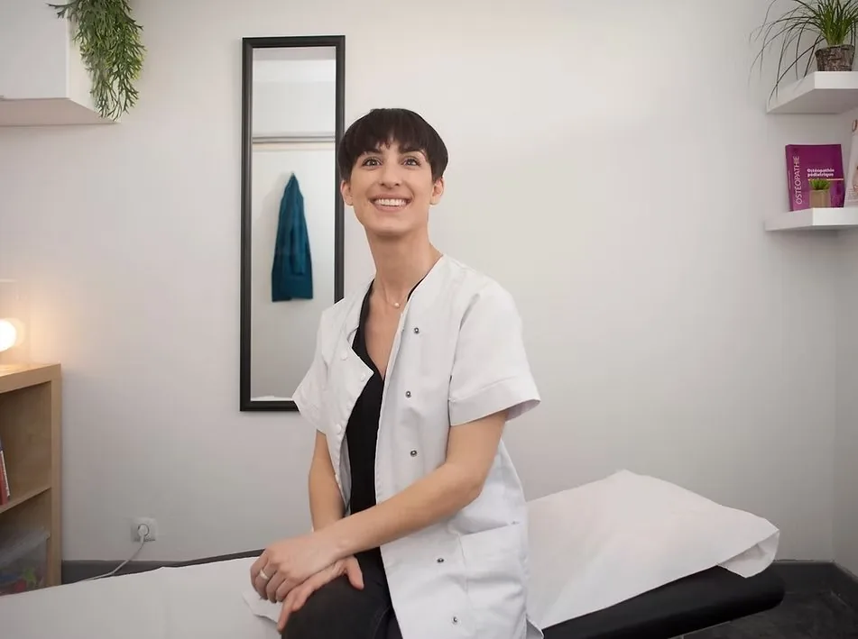 Nelly Balard dans son cabinet à Toulouse